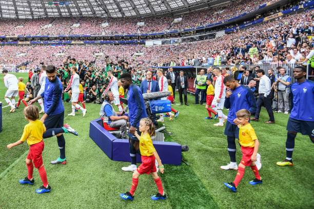 让我们拭目 让我们拭目