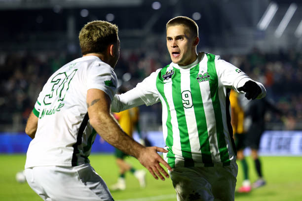 向埃弗顿的 向埃弗顿的